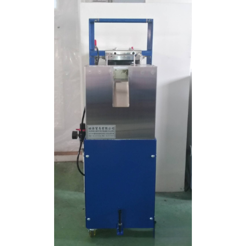Pneumatic activated self-priming oil-water separato